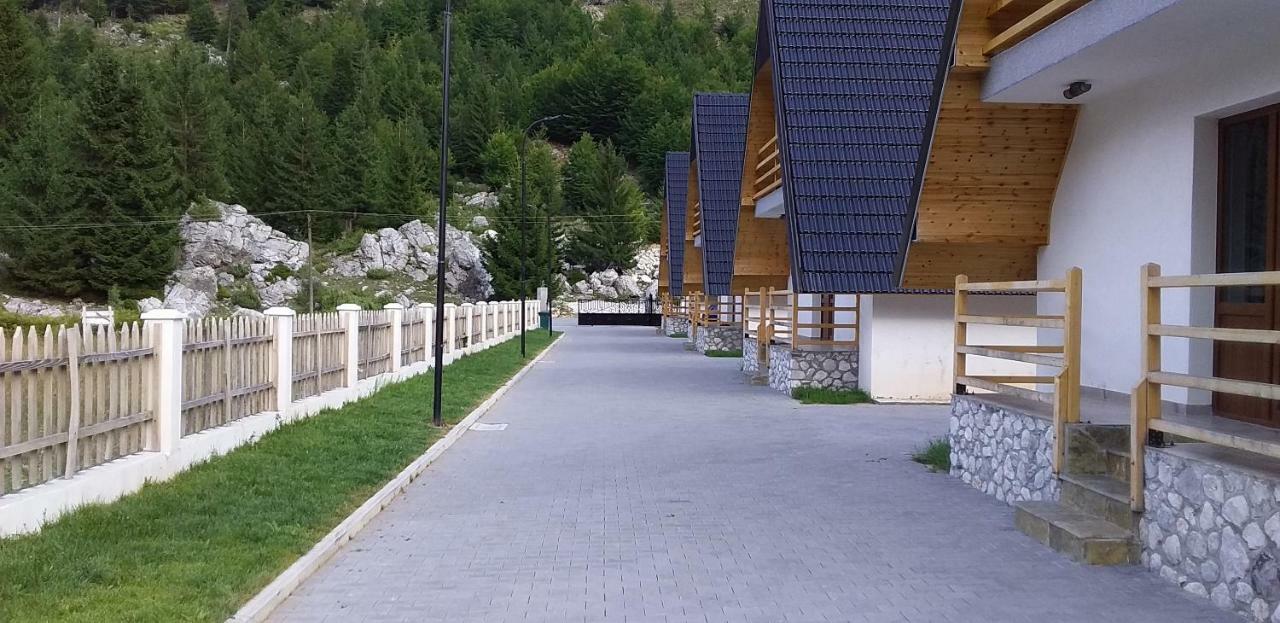 Aparthotel Bujtinat E Lugines Valbone Exterior foto